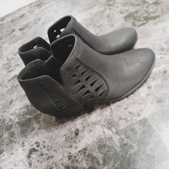 Soda Chance Perforated Cut Out Stacked Block Heel Ankle Booties - Picture 1 of 10